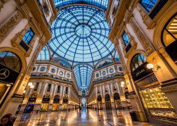 Khu giàu có bậc nhất Italy bị cách ly vì dịch Covid-19 -6