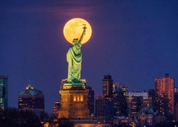 Ngắm Siêu Trăng Giun thắp sáng trời đêm -1