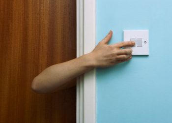 Nhấn nút: động tác nhỏ, hậu quả lớn