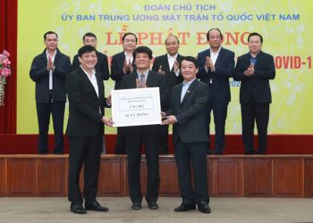 Thaco, Sacombank mỗi đơn vị trao 10 tỉ đồng hỗ trợ quỹ phòng chống dịch Covid-19 - 1