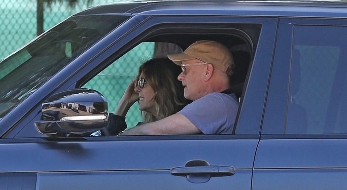 Vợ chồng Tom Hanks trở về Mỹ sau khi nhiễm COVID-19