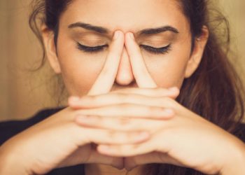 Vì sao chạm tay lên mặt có thể làm vi rút lây lan -1