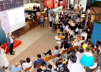 Khi các nhà sản xuất tranh nhau mua mẫu thiết kế - 1