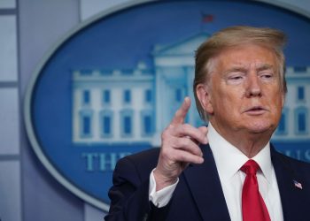 Tổng thống Trump ký sắc lệnh hạn chế nhập cư