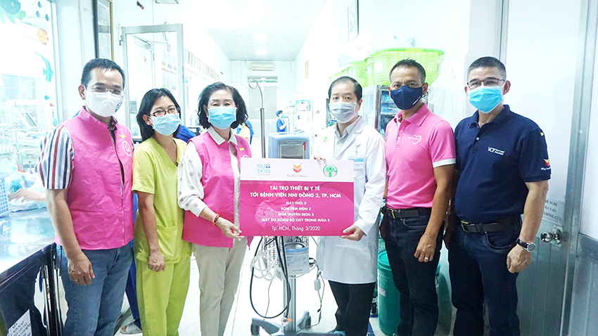Nu Skin Việt Nam trao thiết bị và khẩu trang y tế trị giá 2,5 tỷ đồng tặng bệnh viện Nhi Đồng 2 - 2
