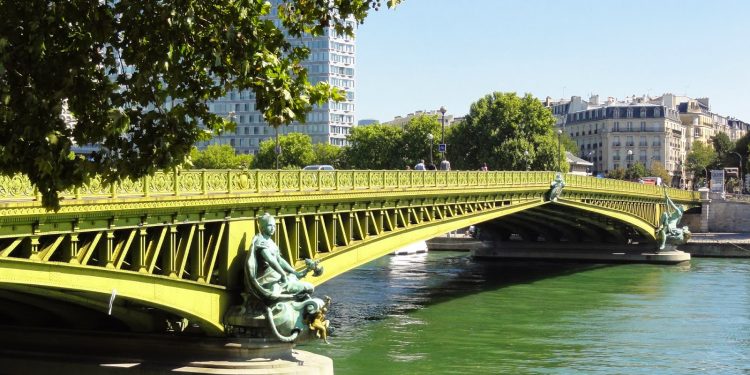 Cầu Mirabeau và bài thơ tình của Apollinaire