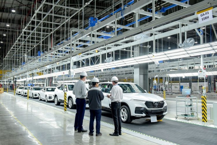 Bộ Công Thương đề xuất giảm 50% lệ phí trước bạ cho ôtô sản xuất trong nước - 1