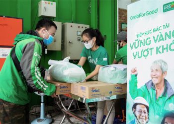 Grab trao tặng gần 80 tấn gạo và 8.000 thùng mì gói, hỗ trợ đối tác tài xế vượt khó khăn trong dịch COVID-19 - 1