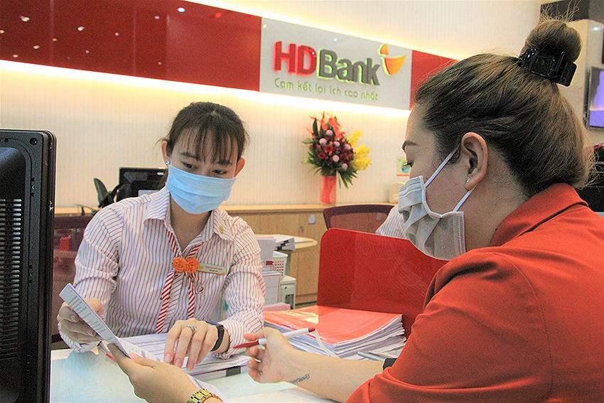 Khách hàng gửi tiết kiệm online sẽ được HDBank ưu đãi về lãi suất.