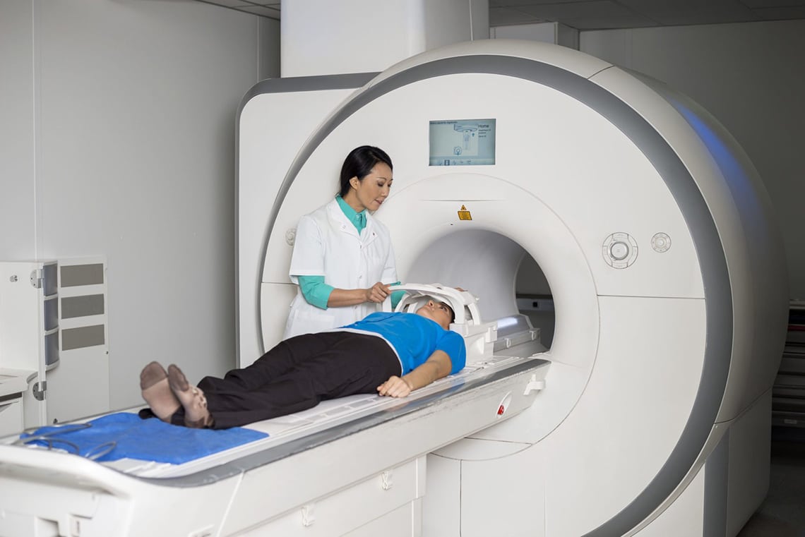 So sánh với công nghệ như chụp cộng hưởng từ (MRI) được sử dụng từ lâu, cảm biến lượng tử đơn giản hơn, rẻ hơn và có độ phân giải tốt hơn