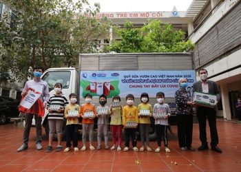 1,7 triệu ly sữa đến với trẻ em khó khăn trong dịch Covid-19