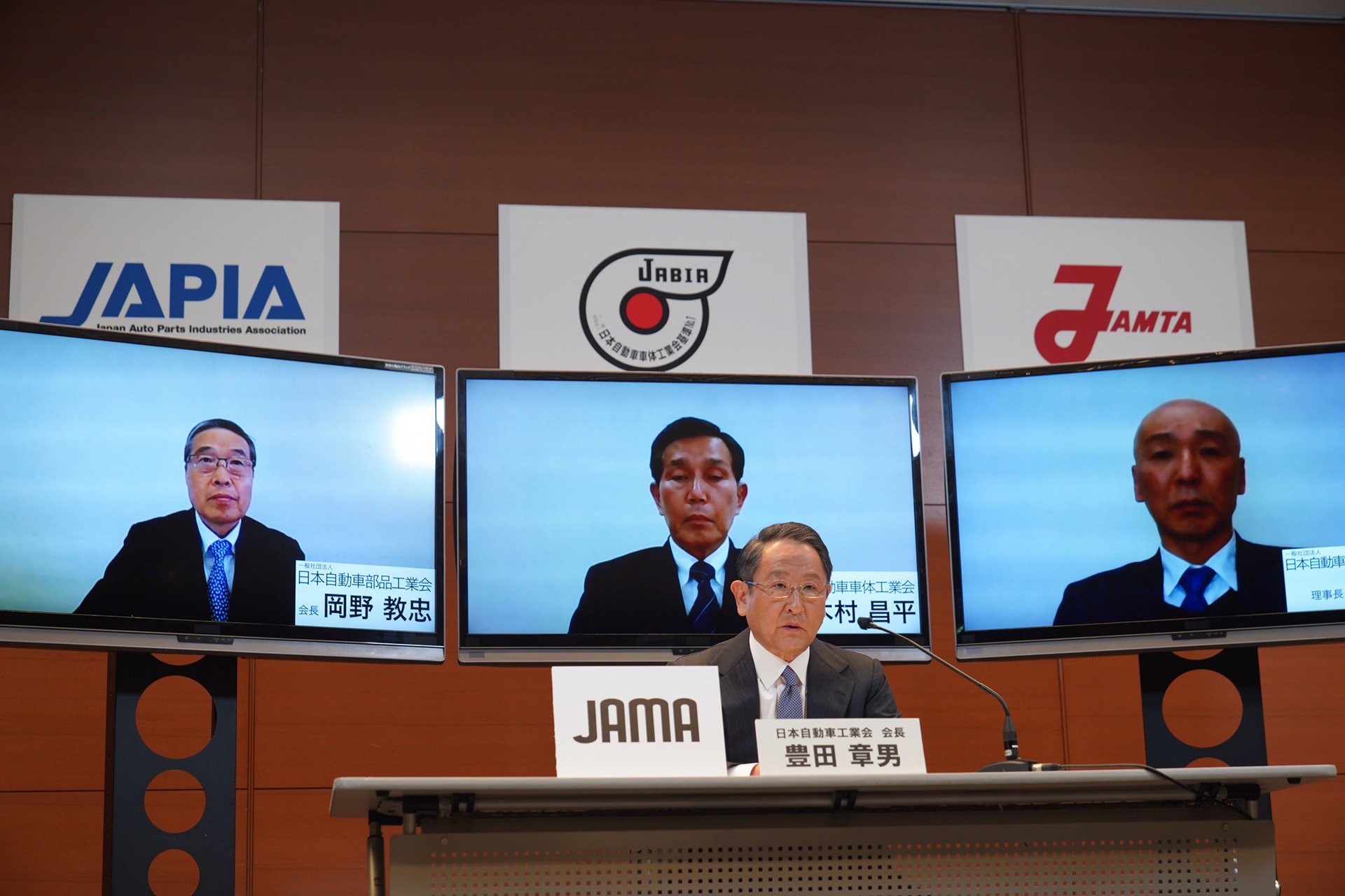 Ông Akio Toyoda Chủ tịch JAMA (Hiệp hội các nhà sản xuất ô tô Nhật Bản) phát biểu thông điệp của Hiệp hội các nhà sản xuất ô tô của Nhật Bản nhằm đáp lại sự lây lan của COVID-19.