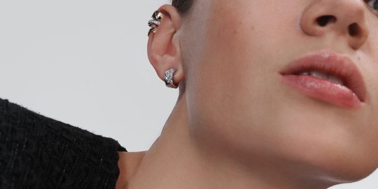 Biến hóa với khuyên tai CHANEL - 1