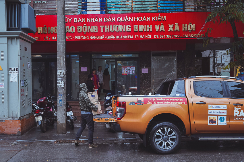 Ford Việt Nam tặng xe Transit cứu thương áp lực âm cho Bệnh viện Nhiệt đới Trung ương - 2