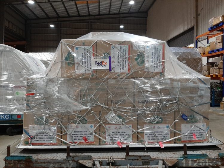 FedEx vận chuyển lô hàng cứu trợ đến Hoa Kỳ trong cuộc chiến chống lại COVID-19