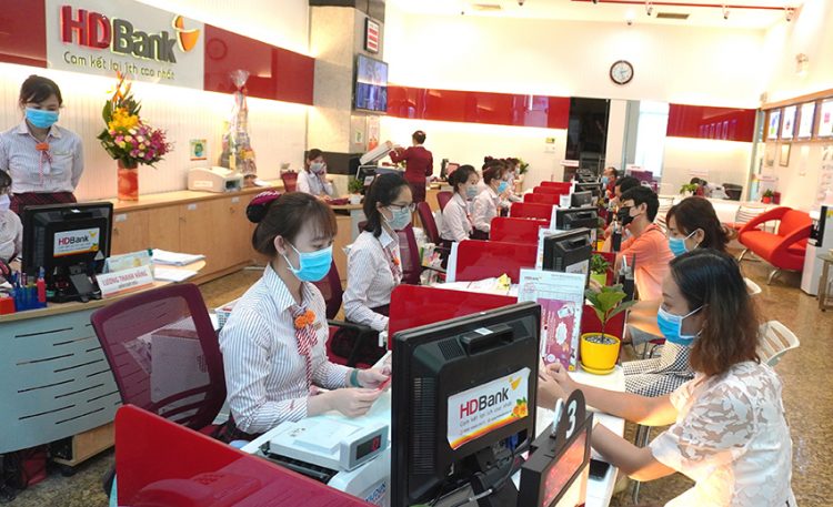 https://www.hdbank.com.vn/vi/about/tin-tuc/tin-tuc/hdbank-danh-them-10000-ty-dong-sieu-uu-dai-giam-lai-vay-tu-2-45