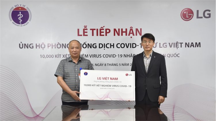 LG tài trợ Bộ Y tế Việt Nam 10.000 bộ kit xét nghiệm Covid-19 Và các trang thiết bị y tế - 1