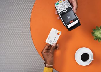 Người tiêu dùng đang dần chuyển sang các phương thức thanh toán không tiếp - 1