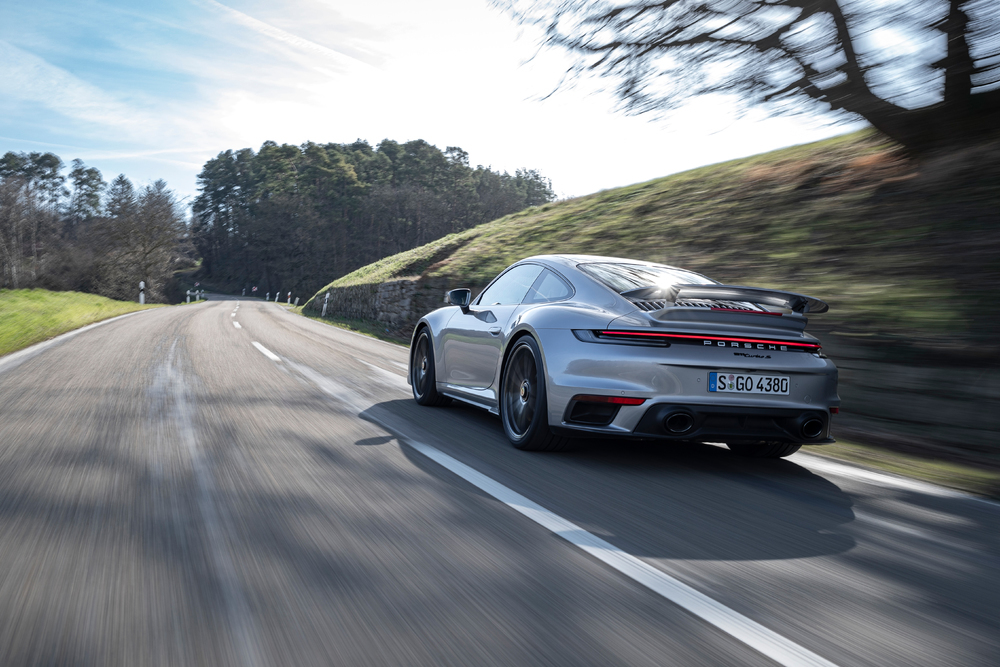 Porsche: Lợi nhuận giảm nhẹ