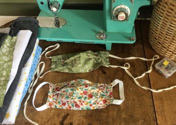 Các 'thợ săn hiện vật': Các bảo tàng đang làm gì để kể lại câu chuyện đại dịch COVID-19? -1