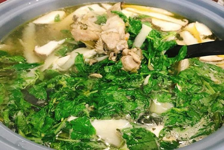 Gà tục tác lá é ‘qué đẽ’ -1