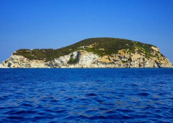 Ghé Zannone, đảo trụy lạc của thượng lưu Ý một thời -1