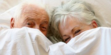 Các nhà khoa học nói gì về nhu cầu tình dục ở người cao tuổi?