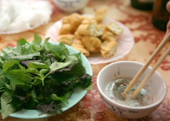 Quanh Hà Nội có mấy thứ bún: bún ốc, bún chả, bún đậu... -5