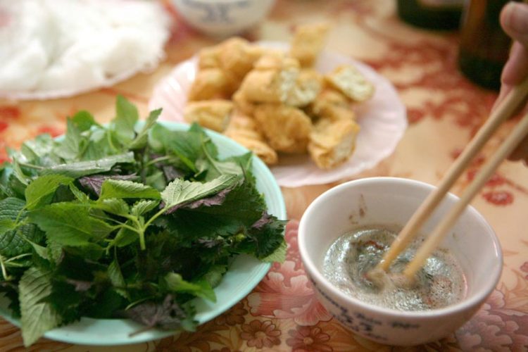 Quanh Hà Nội có mấy thứ bún: bún ốc, bún chả, bún đậu... -5