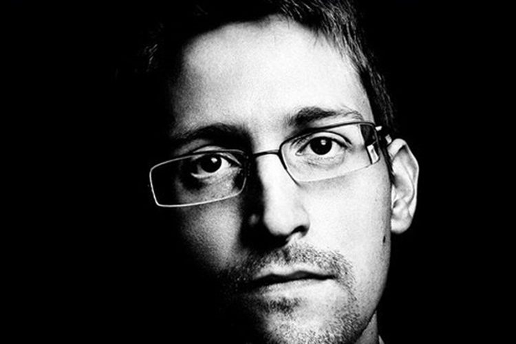 Cựu gián điệp CIA Edward Snowden: Chúng ta đã bị theo dõi như thế nào? - 01