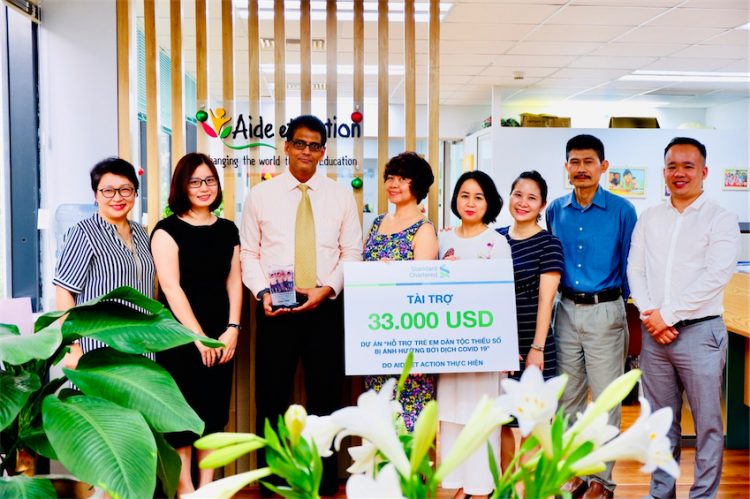 Ngân hàng Standard Chartered Việt Nam ủng hộ công tác cứu trợ và phòng chống dịch COVID-19 - 1
