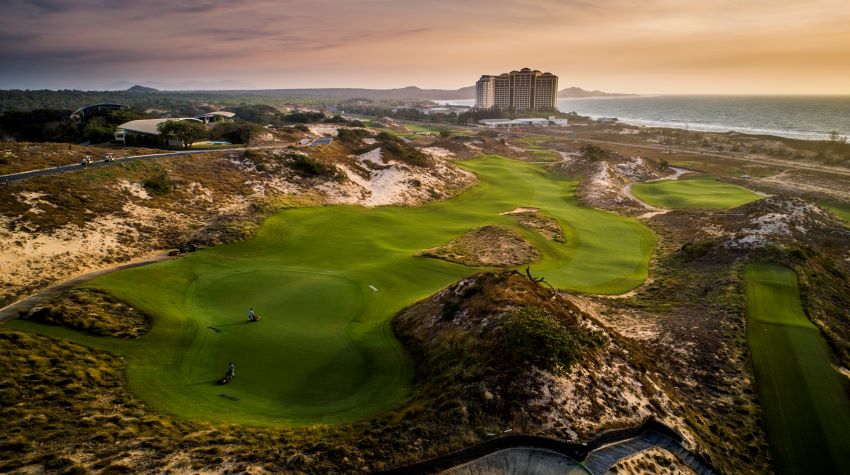 The Bluffs Hồ Tràm Strip nằm trong Top 10 sân Golf tốt nhất Châu Á