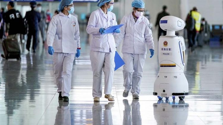 Ứng dụng của robot trong việc quản lý sức khỏe cộng đồng và các bệnh truyền nhiễm