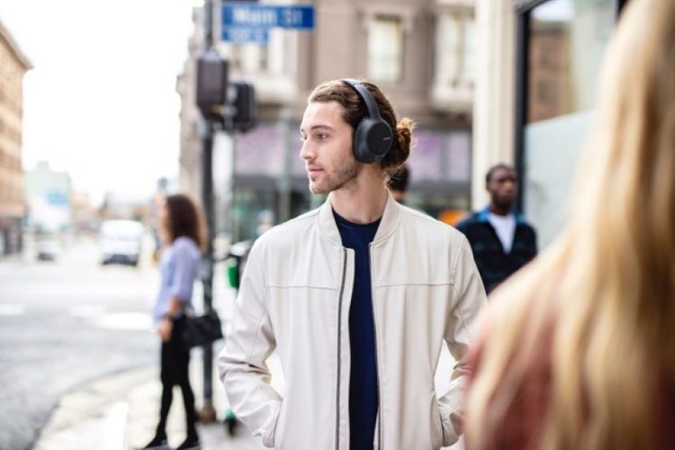 Sony ra mắt tai nghe Bluetooth chống ồn WH-CH710N