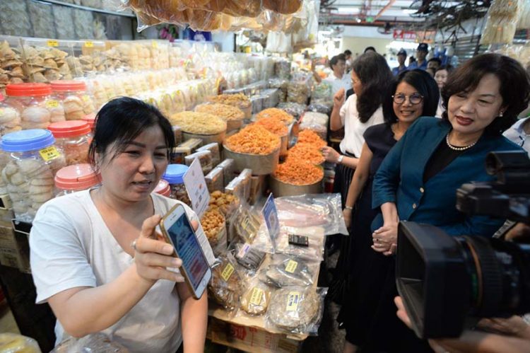 Dịch COVID-19 tạo thói quen ‘không tiền mặt’ tại châu Á - Thái Bình Dương -1