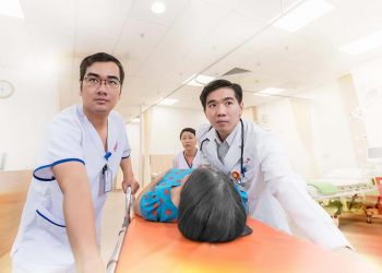 Lưu ý đặc biệt quan trọng khi gọi cấp cứu đột quỵ não -1