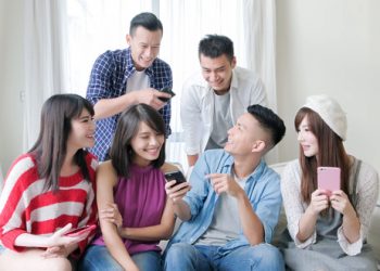 Đặt vé xe và mua bảo hiểm phi nhân thọ trực tuyến trên ứng dụng Sacombank mBanking