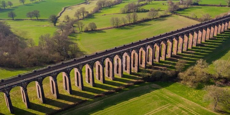 Vẻ đẹp của những cây cầu bằng gạch lớn nhất thế giới -4