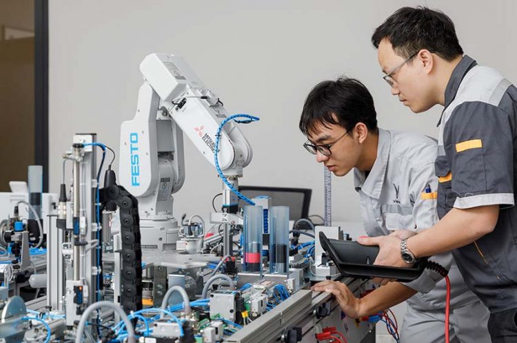VinFast hợp tác đào tạo về cơ điện tử và kỹ thuật ôtô