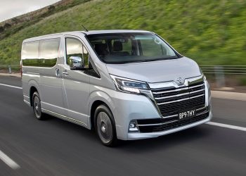 Toyota giới thiệu Hiace thế hệ mới, Granvia hoàn toàn mới và Land Cruiser Prado 2020 - 1