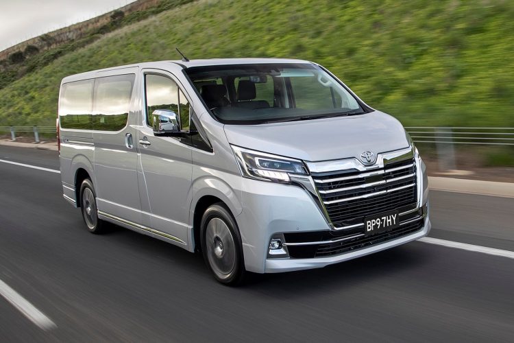 Toyota giới thiệu Hiace thế hệ mới, Granvia hoàn toàn mới và Land Cruiser Prado 2020 - 1