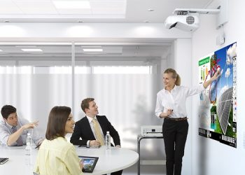 Epson ra mắt máy chiếu tương tác gần EB-1485Fi - 1