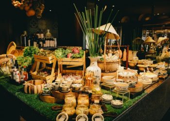 Nhà hàng Saigon Kitchen mở lại tiệc trưa Chic Buffet Lunch