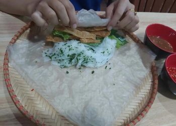 Ăn tối giản với bánh tráng nghèo, gỏi cuốn sang -2