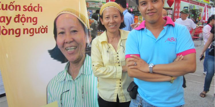 Bán sách làm từ thiện - 3