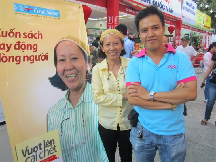 Bán sách làm từ thiện - 3