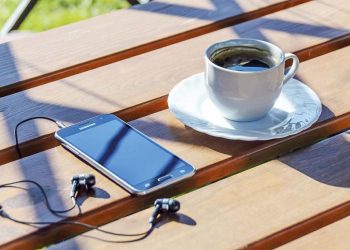 Cà phê thôi, nhạc nhéo gì!