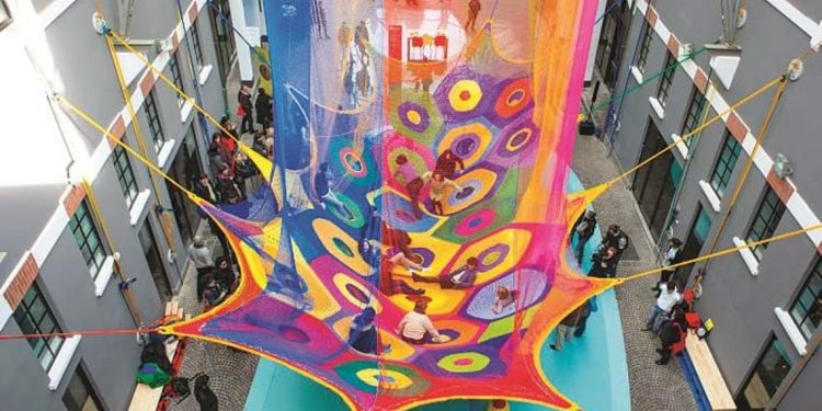 'Chỗ chơi' nơi đô thị: Sân chơi cho trẻ, từ hình khối đến sắc màu -10