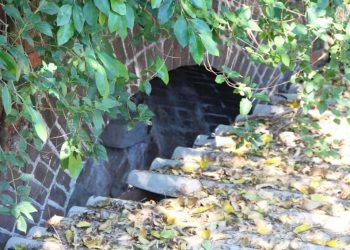 Xuất lộ hai chiếc cổng độc đáo trong khu Thượng thành Huế -7