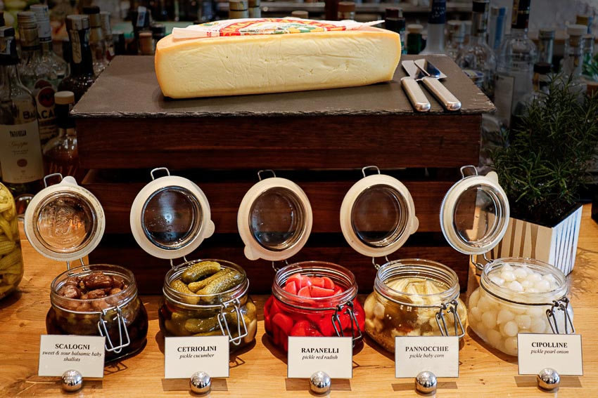 Thưởng thức món phô mai Raclette hấp dẫn đến từ Thụy Sĩ - 3